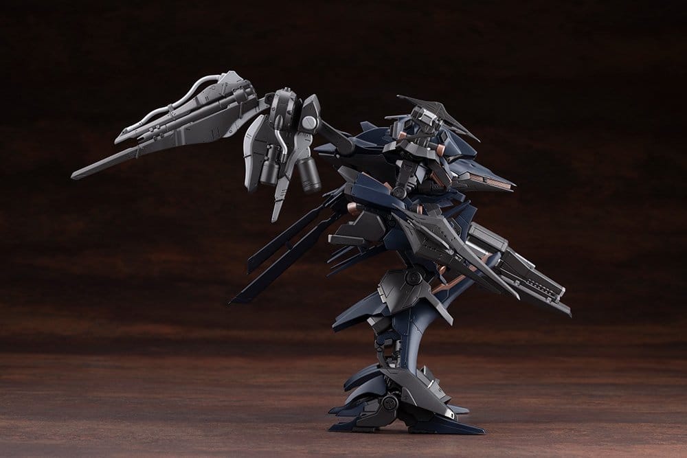 Plastic Model Kit Armored Core V Rayleonard 03-AALIYAH Orlea 1/72 de 15 cm, mecha sombre avec armement massif et design anguleux.
