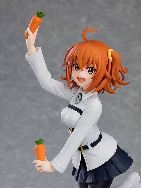Figurine Pop Up Parade de Ritsuka Fujimaru (Fate/Grand Carnival) en tenue de Master, brandissant des carottes dans une pose joyeuse et dynamique.