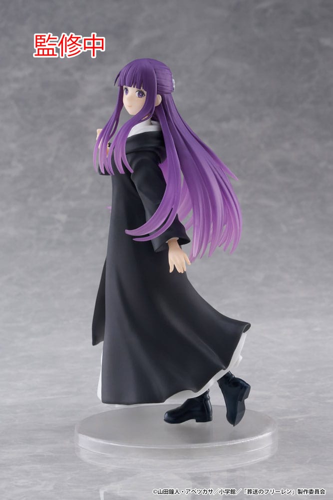 Figurine Fern Coreful de 18 cm, personnage de Frieren: Beyond Journey’s End, en robe noire et blanche, cheveux violets longs, en posture de marche