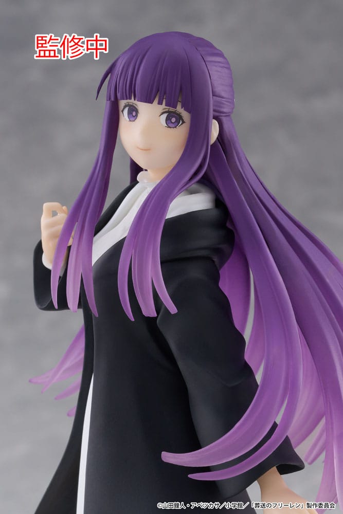 Figurine Fern Coreful de 18 cm, personnage de Frieren: Beyond Journey’s End, en robe noire et blanche, cheveux violets longs, en posture de marche