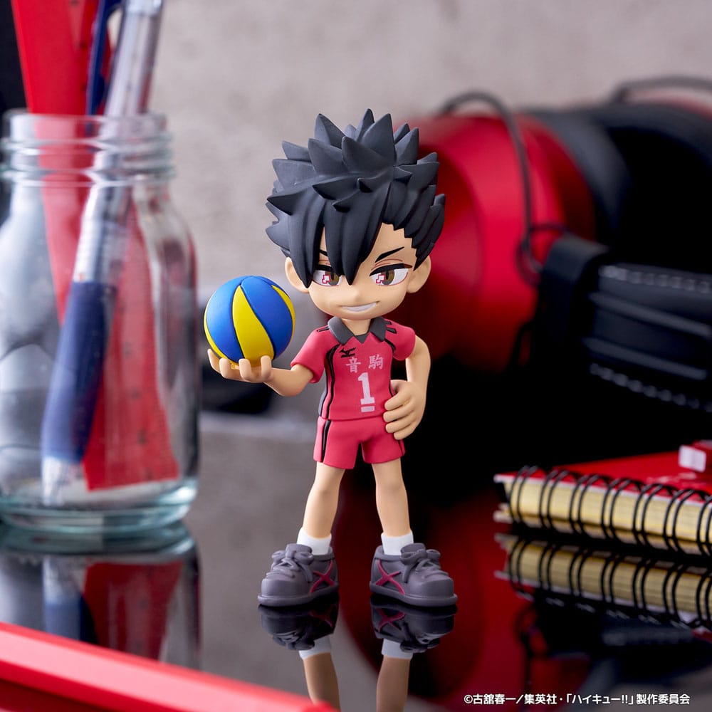 Figurines chibi Haikyu!! de la collection PalVerse, représentant les joueurs de Karasuno et Nekoma en tenue officielle avec ballon de volley.