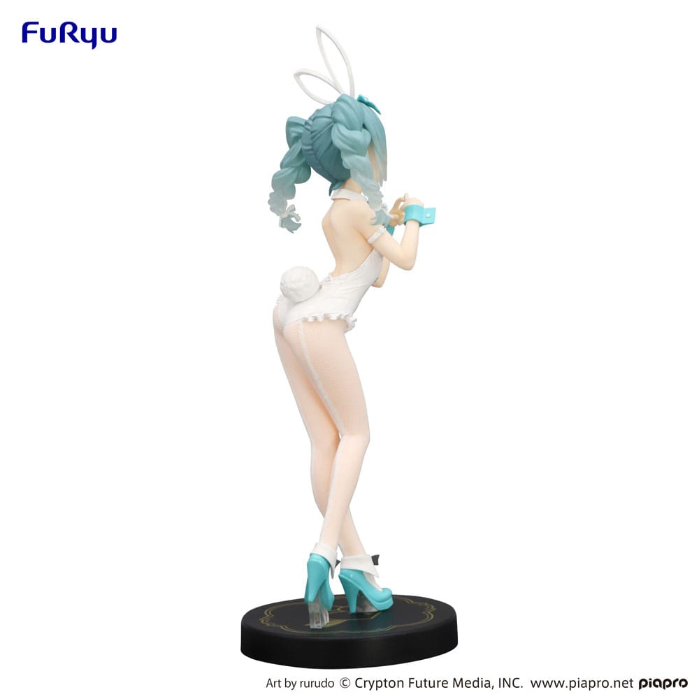Figurine BiCute Bunnies de Hatsune Miku en version blanche, avec tenue de bunny girl et cheveux turquoise tressés.