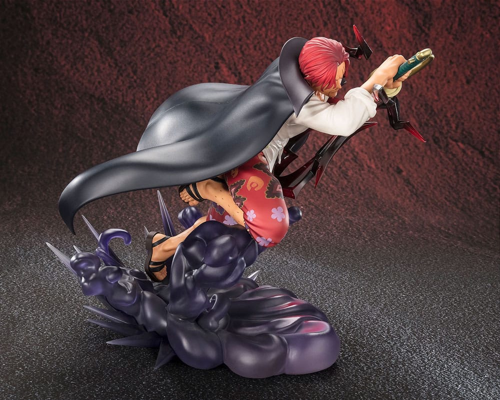 Figurine One Piece FiguartsZERO Extra Battle - Shanks : Divine Departure, représentant Shanks utilisant son sabre dans une attaque dévastatrice avec des effets de Haki.