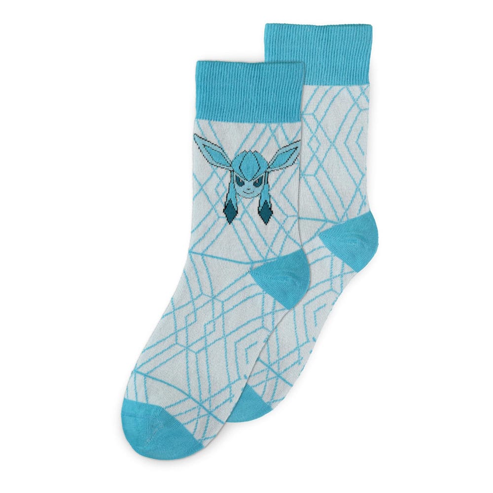 Lot de trois chaussettes Pokémon : rose avec Nymphali, vert avec Phyllali et bleu avec Givrali, dans un design coloré et kawaii.
