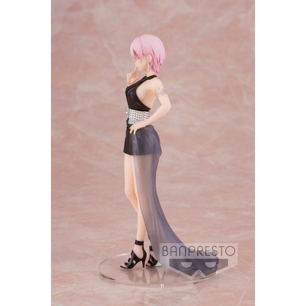 Figurine Kyunties Ichika Nakano, habillée d'une robe noire glamour avec ceinture argentée et traîne transparente, inspirée de The Quintessential Quintuplets.