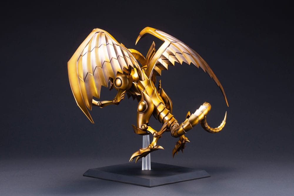 Figurine Yu-Gi-Oh! The Winged Dragon of Ra Egyptian God, dragon doré aux ailes déployées sur socle transparent.