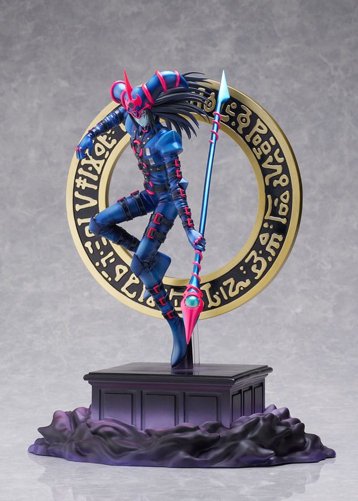Figurine Dark Magician of Chaos de Yu-Gi-Oh! sur socle avec cercle magique.