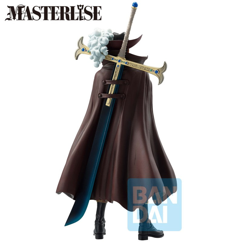 Figurine One Piece Ichibansho Dracule Mihawk Beyond the Trials Bandai officielle.