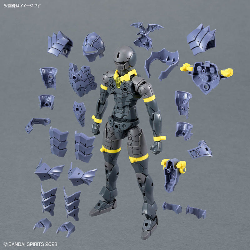 Maquette 30 Minutes Fantasy 30MF Liber Lancer avec armure bleu sombre, grande lance et bouclier sur fond blanc.