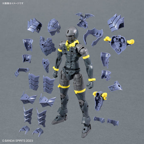 Maquette 30 Minutes Fantasy 30MF Liber Lancer avec armure bleu sombre, grande lance et bouclier sur fond blanc.