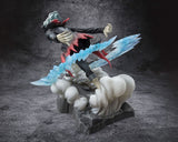 Figurine Okarun Transformed de 15 cm, personnage de Dandadan, en posture d’attaque, avec éclairs translucides, nuage de fumée et expression intense.