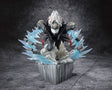 Figurine Okarun Transformed de 15 cm, personnage de Dandadan, en posture d’attaque, avec éclairs translucides, nuage de fumée et expression intense.