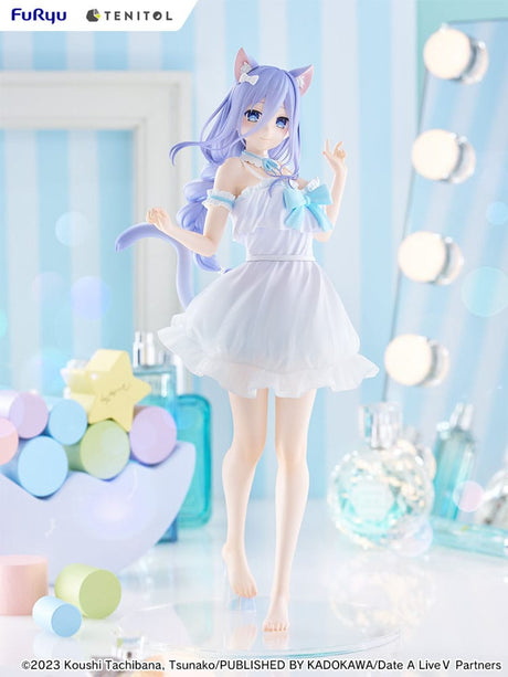 Statuette PVC Date A Live V Tenitol Tall Mio Takamiya par FuRyu, avec robe blanche, oreilles de chat, queue et cheveux lavande.