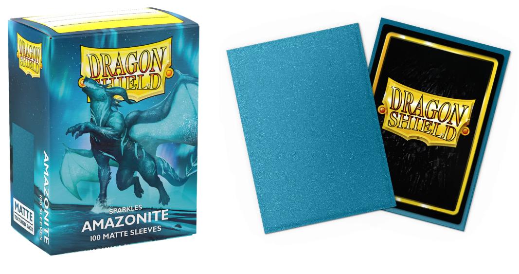 Boîte de 100 protège-cartes Dragon Shield Amazonite Sparkles Matte au format standard, avec illustration d'un dragon bleu turquoise et aperçu d'une sleeve bleue à finition mate scintillante.