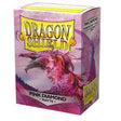 Boîte de 100 protège-cartes Dragon Shield Pink Diamond Matte au format standard, packaging rose avec illustration d'un dragon rose et logo Dragon Shield doré.