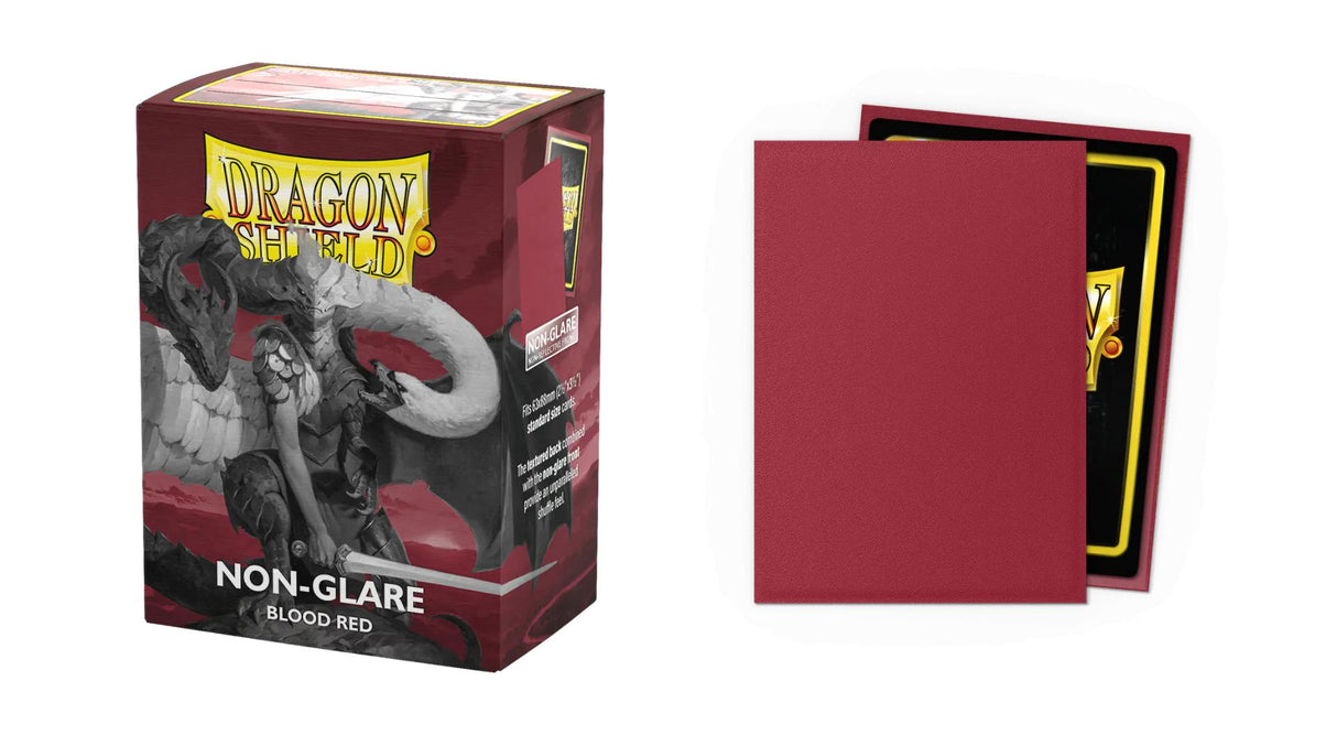 Boîte Dragon Shield Matte Non-Glare Blood Red contenant 100 protège-cartes standard rouges avec finition mate anti-reflets.