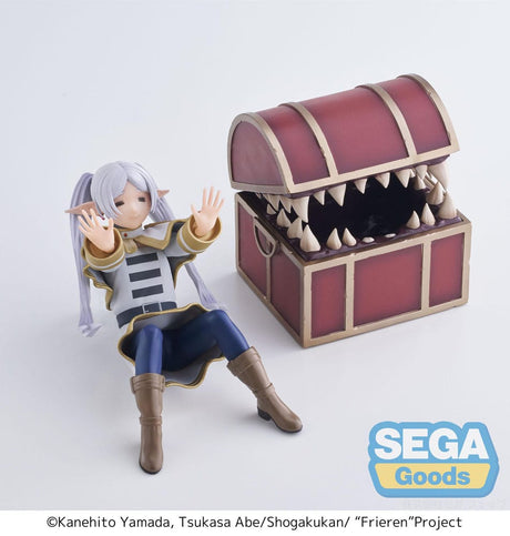 Figurine Frieren In Mimic SEGA Goods représentant Frieren coincée dans un coffre Mimic scène culte de Frieren Beyond Journey’s End