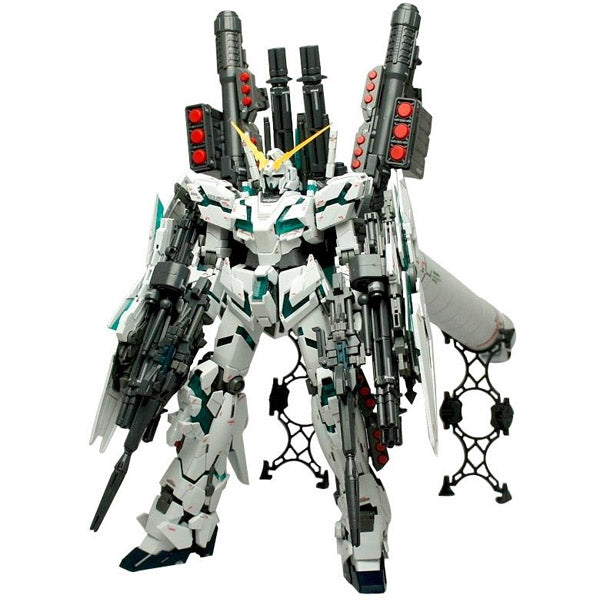 Gunpla MG 1/100 Full Armor Unicorn Gundam Ver.Ka armé avec son arsenal complet