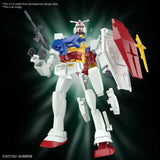 Maquette Gundam Gunpla Best Mecha Collection 1/144 RX-78-2 Gundam Revival par Bandai, robot blanc, bleu, rouge et jaune avec Beam Rifle noir et bouclier rouge sur fond blanc.