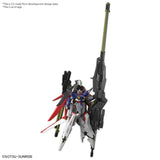 Maquette Gunpla HG 1/144 Destiny Gundam Spec II & Zeus Silhouette avec armement géant, ailes rouges et blanches sur fond blanc.