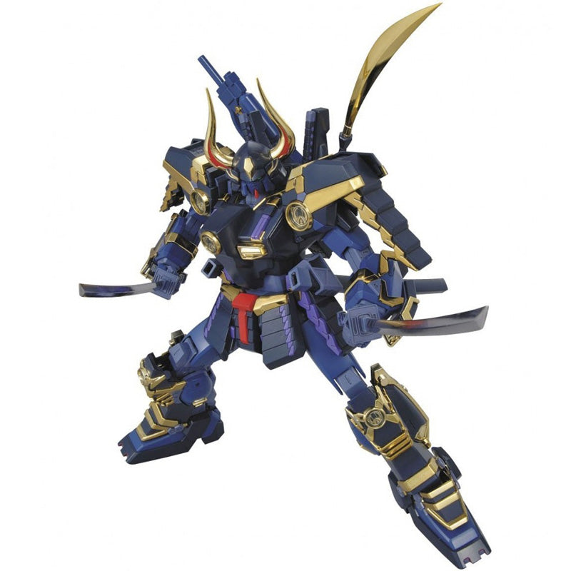 Maquette Gunpla MG 1/100 Musha Gundam Mk-II bleu nuit et dorée avec armure samouraï, cornes et sabres, sur fond blanc.