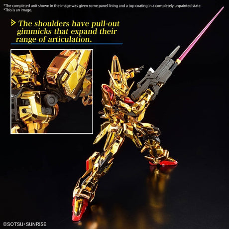 Maquette Gunpla RG 1/144 Akatsuki Gundam Oowashi Unit dorée avec fusil, bouclier et ailes, sur fond blanc.