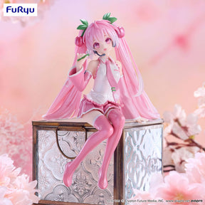 Figurine Sakura Miku 2024 Pearl Color Ver. assise en version Noodle Stopper.