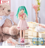 Figurine Hatsune Miku Luminasta Conceptual Series Vol 3 tenant un ours en peluche tenue rose pastel édition Sega Goods