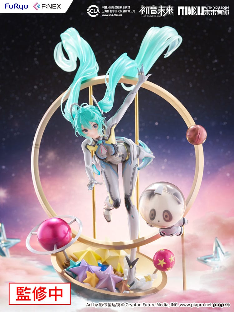 Statuette PVC Hatsune Miku F:NEX Miku With You 2024 Ver. 1/7 de 29 cm avec tenue futuriste, cheveux turquoise et décor spatial.