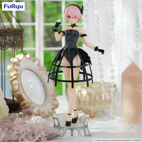 Statuette PVC Re:Zero Exceed Creative Ram Cage Dress par FuRyu, représentant Ram en robe noire cage sur socle décoratif.