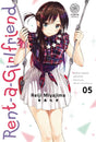 manga Rent-a-Girlfriend tome 5 de Reiji Miyajima, montrant Chizuru Mizuhara sur une balançoire, dans une tenue à motifs écossais et un sourire doux.