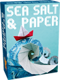 Boîte du jeu Sea Salt & Paper avec vague en origami bleu et blanc et petit bateau en papier rouge sur fond bleu.