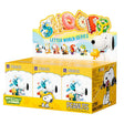Display de blind boxes Snoopy Pantasy Letter World Series avec plusieurs boîtes jaunes et visuels de figurines Snoopy à collectionner.
