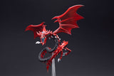 Figurine Yu-Gi-Oh! Slifer the Sky Dragon Egyptian God, dragon rouge aux ailes déployées sur socle transparent.