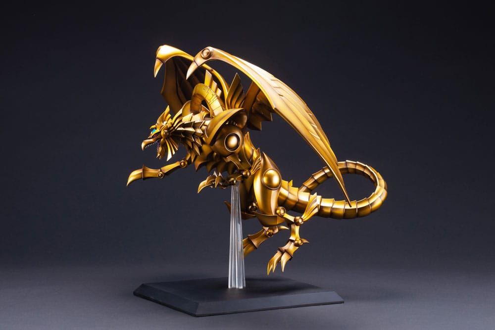 Figurine Yu-Gi-Oh! The Winged Dragon of Ra Egyptian God, dragon doré aux ailes déployées sur socle transparent.