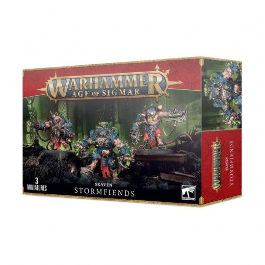 Boîte Warhammer Age of Sigmar Skaven Stormfiends avec 3 figurines massives armées dans un décor sombre et verdâtre.