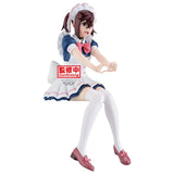 Figurine Dandadan Glitter & Glamours Momo par Banpresto, représentant Momo en tenue de maid bleue et blanche avec nœud rose, bas blancs et bras tendus vers l’avant.