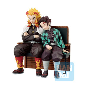 Figurine Demon Slayer Ichibansho Artscale Memoria Locus : Kyojuro Rengoku et Tanjiro Kamado assis sur un banc, Bandai officielle.