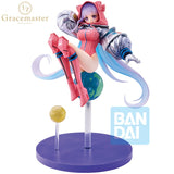 Figurine Fate/Grand Order Ichibansho Moon Cancer/BB Cosmos Celebrity Summer Experience par Bandai, représentant BB en tenue rose futuriste avec capuche, manches métalliques et décor spatial sur socle violet.