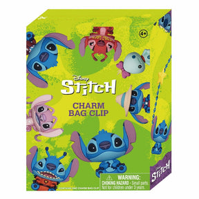 Boîte mystère Disney Stitch Charm Bag Clip, contenant un porte-clés à l’effigie de Stitch dans différentes tenues et expressions, sur un fond vert avec illustrations colorées.
