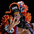 Figurine One Piece Grandista Marshall D. Teach par Banpresto, représentant Barbe Noire avec chapeau de pirate, manteau orange, barbe noire et bras ouverts en pose menaçante.