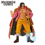 Figurine Bandai Ichibansho One Piece Gol D. Roger avec manteau rouge, pantalon jaune et sabre à la ceinture sur fond blanc.