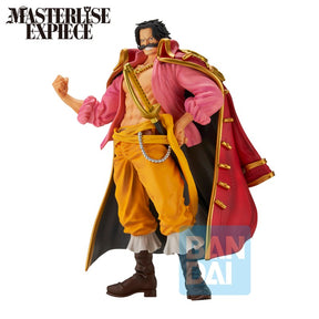 Figurine Bandai Ichibansho One Piece Gol D. Roger avec manteau rouge, pantalon jaune et sabre à la ceinture sur fond blanc.