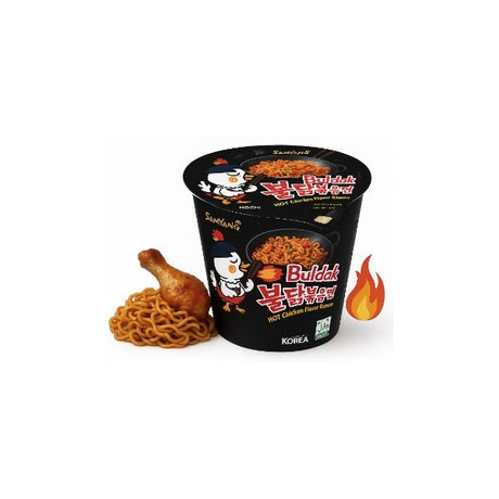 Bol de nouilles Samyang Buldak Hot Chicken Original avec packaging noir et nouilles épicées.