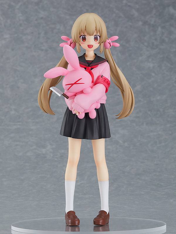 Figurine Pop Up Parade de Natori Sana, portant un uniforme scolaire noir et rose, avec une peluche lapin rose et un couteau, capturant son style unique et mystérieux.